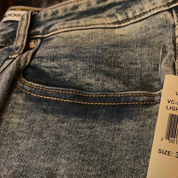 Lightwashed Marley denim shorts. Frayed and distressed - Picture 5 of 5